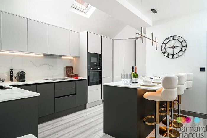2 Bedroom Apartment To Rent In Colney Hatch Lane, Muswell Hill, N10