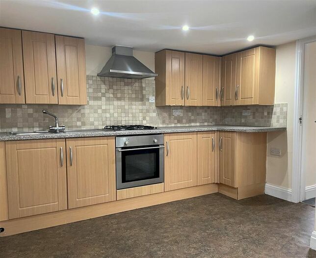 2 Bedroom Property To Rent In Great North Road, Milford Haven, SA73