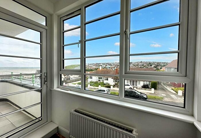 2 Bedroom Flat To Rent In Chichester Drive East, Saltdean, Brighton, BN2