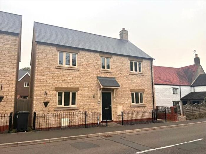 3 Bedroom Detached House To Rent In North Street, Raunds, Wellingborough, NN9