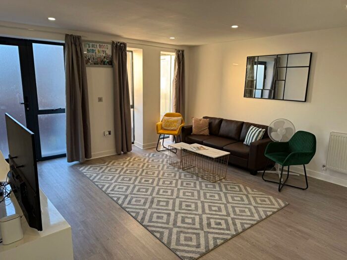 3 Bedroom Maisonette To Rent In Butchers Road, London, E16