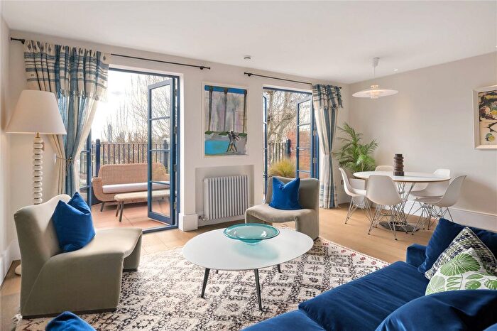 3 Bedroom Flat For Sale In Tite Street, London, SW3