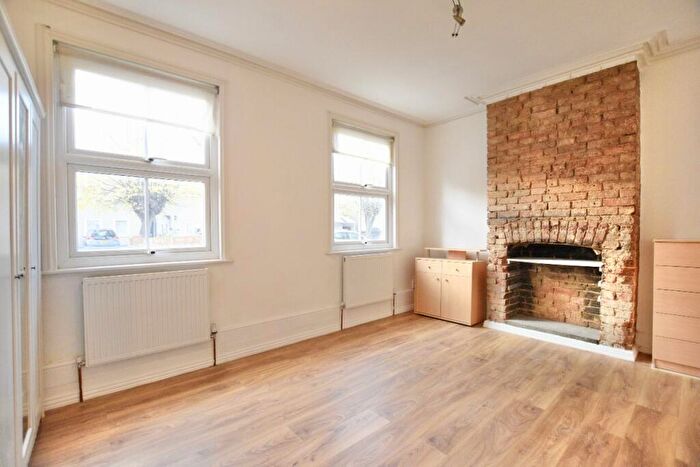 4 Bedroom Terraced House To Rent In Idmiston Road, Stratford, E15