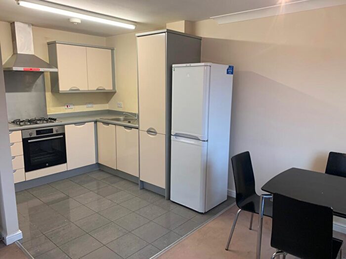 2 Bedroom Flat To Rent In De Havilland Square, Ilford, IG1