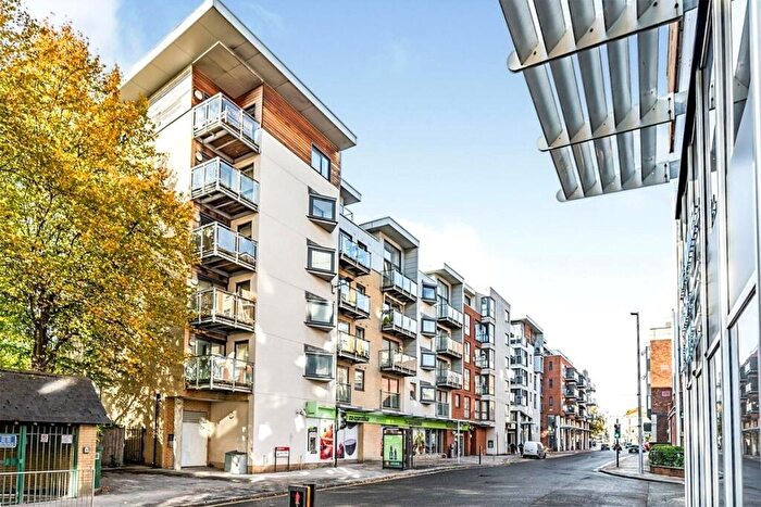 2 Bedroom Flat To Rent In High Street, Southampton, Hampshire, SO14