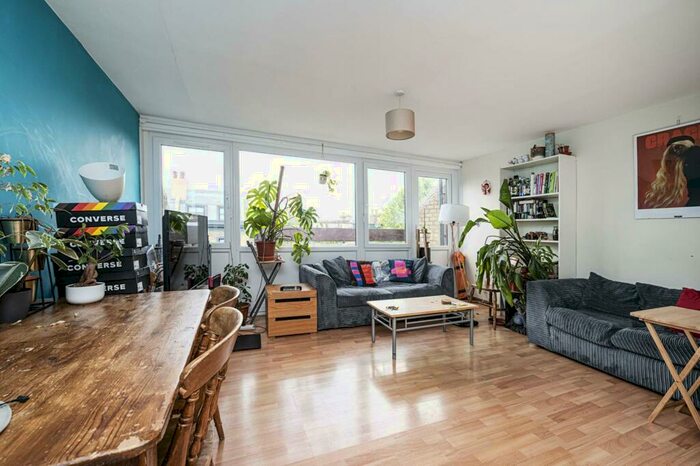 3 Bedroom Maisonette To Rent In Hitchin Square, Bow, London, E3