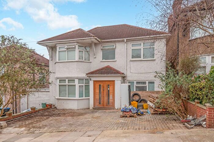 3 Bedroom Flat To Rent In Lane Close, Dollis Hill, London, NW2