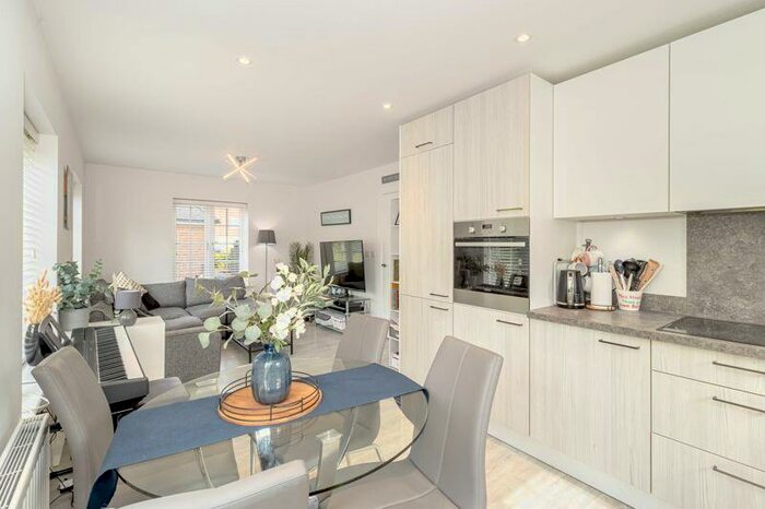 1 Bedroom Flat For Sale In Arundale Walk, Horsham, RH12