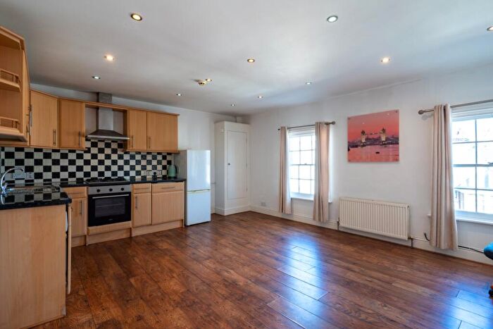 2 Bedroom Apartment For Sale In Windmill Street, Gravesend, DA12