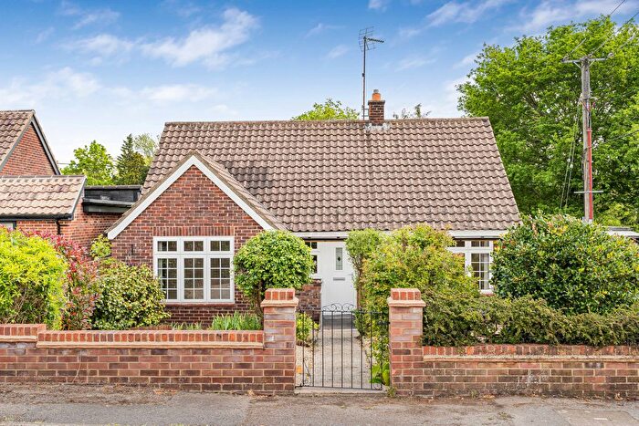 3 Bedroom Detached Bungalow For Sale In Riverside Close, Liss, Hampshire, GU33