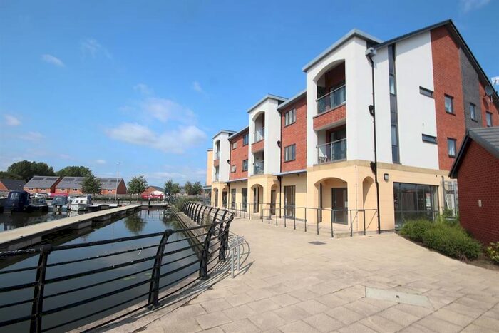 2 Bedroom Flat To Rent In Marina Walk, Leigh, WN7