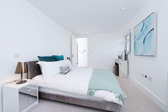 2 Bedroom Apartment To Rent In Ravenscroft Avenue, Golders Green, NW11