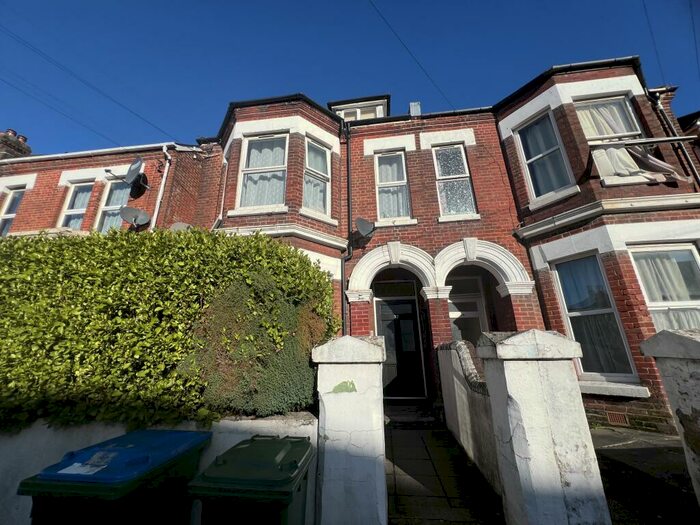 2 Bedroom Flat To Rent In Ordnance Rd, Flat, SO15