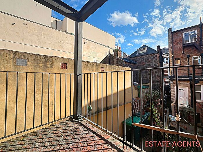 3 Bedroom Flat To Rent In London Road, Mitcham, Surrey, CR4