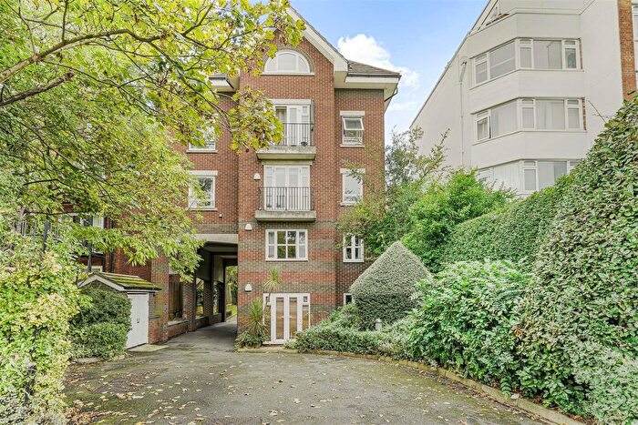 2 Bedroom Flat To Rent In West Hill, London, SW15