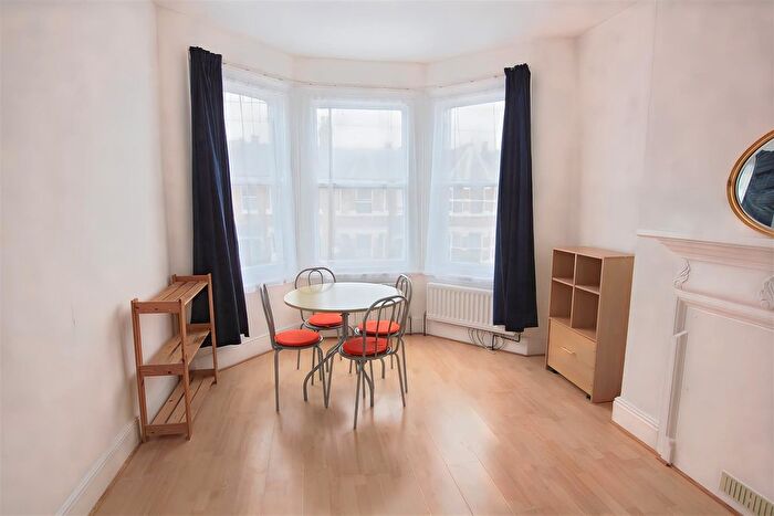 1 Bedroom Flat To Rent In Northcott Avenue, London, Wood Green, London, N22
