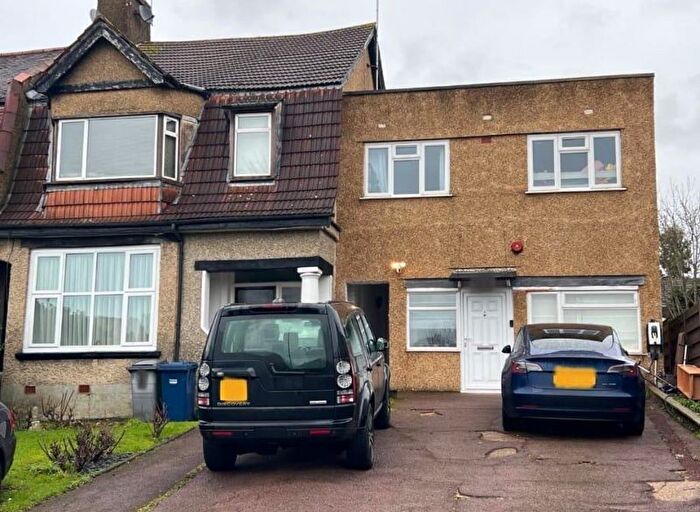 3 Bedroom Property To Rent In Hale Lane, Mill Hill, London, NW7