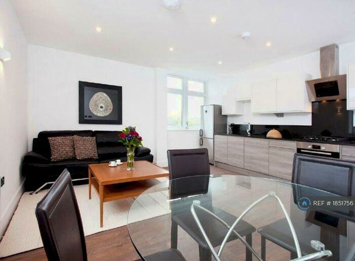 1 Bedroom Flat To Rent In Haredon House, Cheam, Sutton, SM3