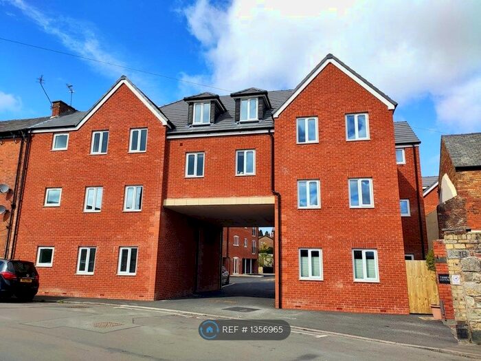 2 Bedroom Flat To Rent In Oak Street, Oswestry, SY11