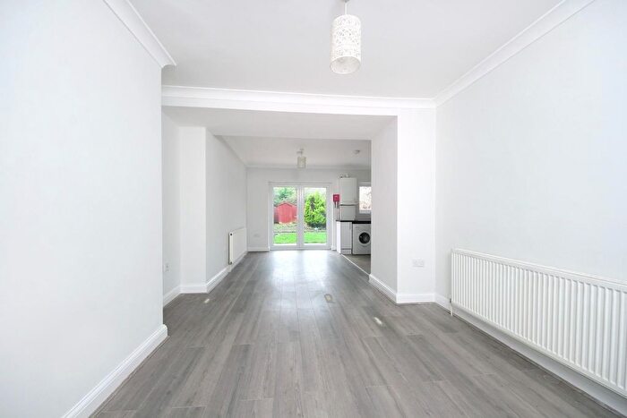 3 Bedroom Maisonette To Rent In Eskdale Avenue, Northolt, UB5