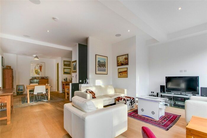 2 Bedroom Maisonette To Rent In Osiers Road, Wandsworth, London, SW18