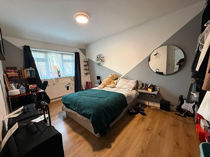 4 Bedroom Semi-Detached House To Rent In Dagenham, RM8