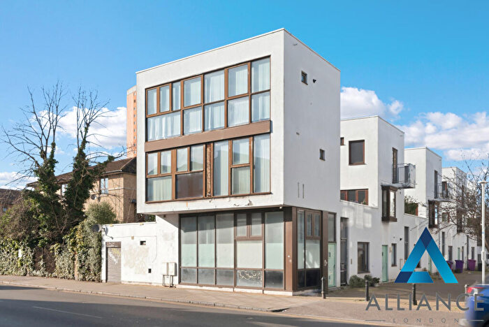 Studio To Rent In Eden Way, Bow, E3