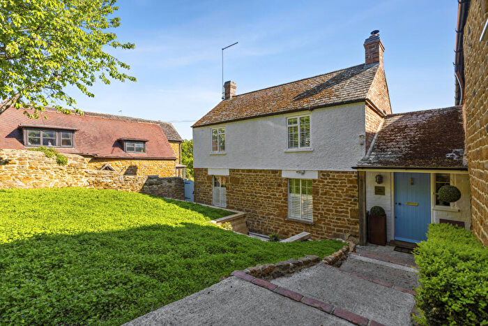 2 Bedroom Cottage For Sale In Back Hill, Shotteswell, OX17