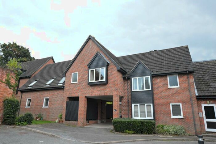 1 Bedroom Flat To Rent In Christchurch Close, St Albans, AL3