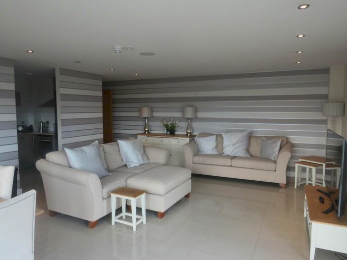 3 Bedroom Flat To Rent In Victoria Wharf, Watkiss Way, Cardiff CF11