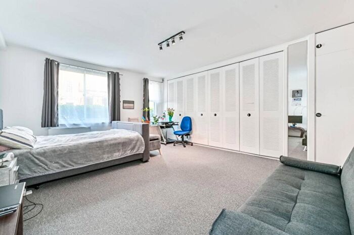 Studio For Sale In Oakley Square, Camden, London, NW1