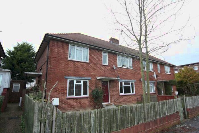 2 Bedroom Property To Rent In Barn Close, Northolt, UB5