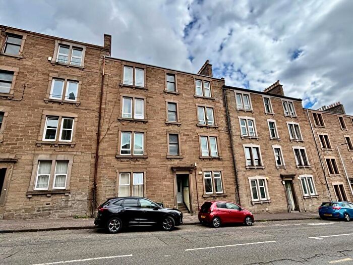 2 Bedroom Flat To Rent In Provost Road, Dundee, DD3