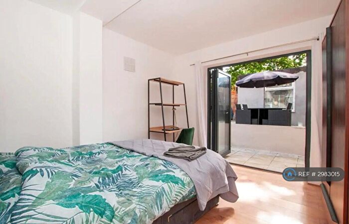 2 Bedroom Flat To Rent In Derwent Grove, London, SE22