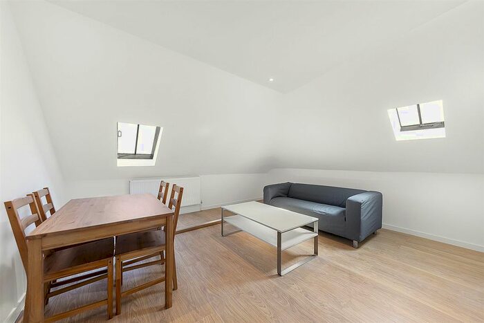 3 Bedroom Flat To Rent In St Johns Crescent, SW9