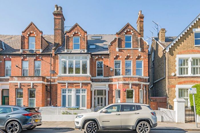 3 Bedroom Flat To Rent In Humber Road London, SE3