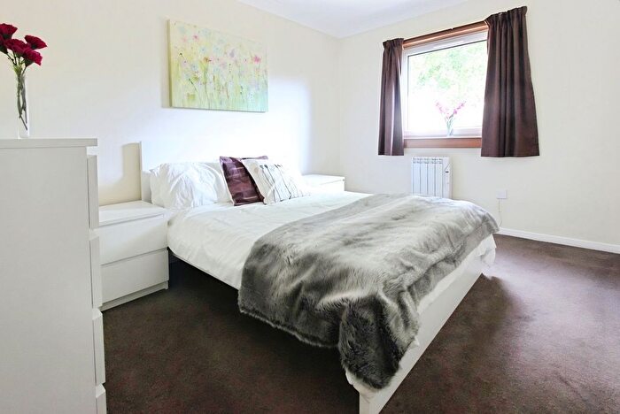 2 Bedroom Flat To Rent In Craigleith Road, Edinburgh, EH4