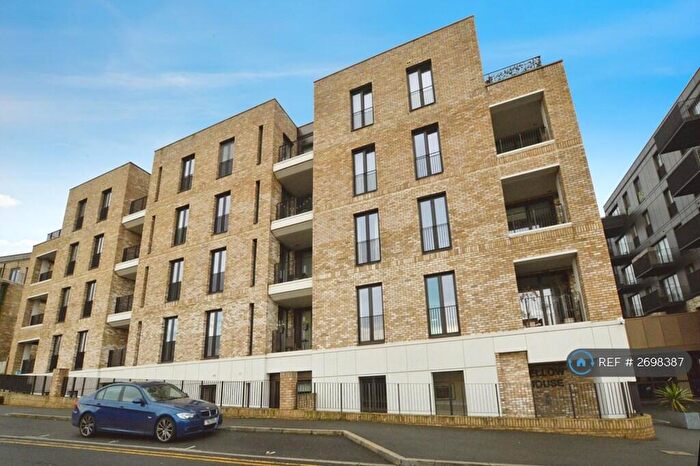 2 Bedroom Flat To Rent In Fellow House, London, NW7