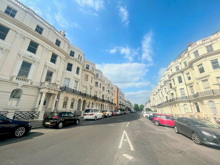 Studio To Rent In St Aubyns, Hove, BN3