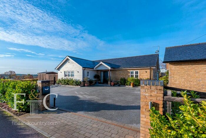 3 Bedroom Detached Bungalow For Sale In Birch Farm Place, Broxbourne, EN10
