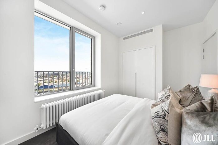 1 Bedroom Flat To Rent In Rendel House, Goodluck Hope Walk, E14