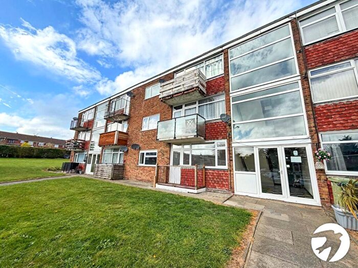 2 Bedroom Flat To Rent In Cypress Court, Rochester, Kent, ME2