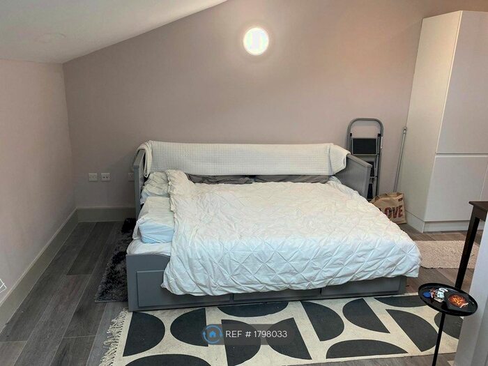 Studio To Rent In Cube House, Stoke Mandeville, Aylesbury, HP22