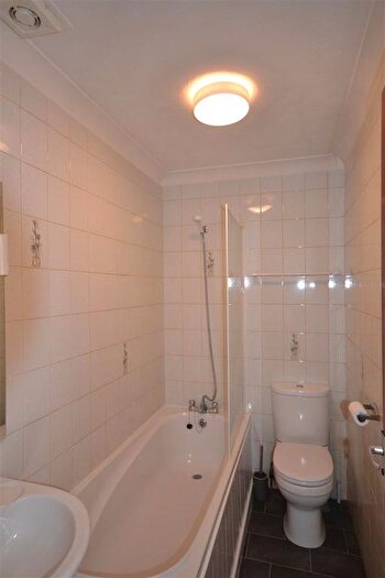 1 Bedroom Flat To Rent In New Road, Croxley Green, WD3
