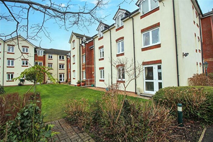 2 Bedroom Apartment For Sale In Ackender Road, Alton, Hampshire, GU34