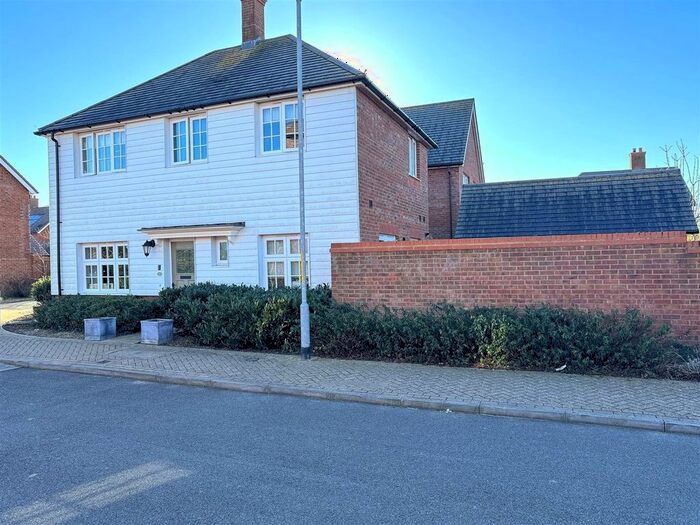 3 Bedroom Detached House For Sale In Packham Drive, Marden, Tonbridge, TN12