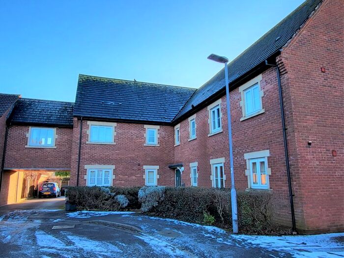 2 Bedroom Flat To Rent In Vincent Way, Martock, TA12