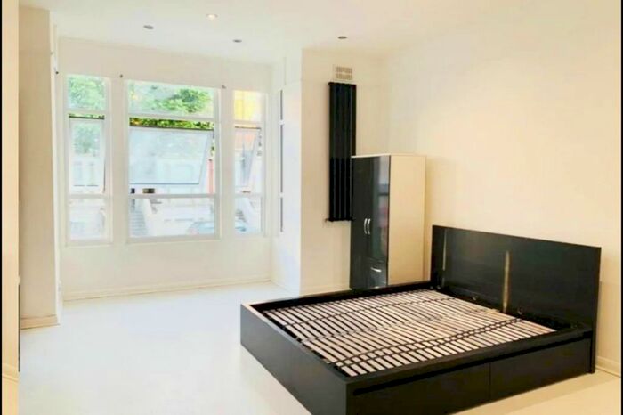 Studio To Rent In Iverson Road, London, NW6