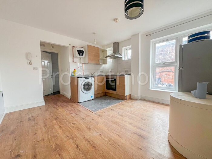 2 Bedroom Property To Rent In King Street, Luton, LU1