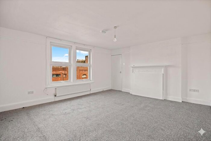 2 Bedroom Flat To Rent In Sandgate Road, Folkestone, Kent, CT20